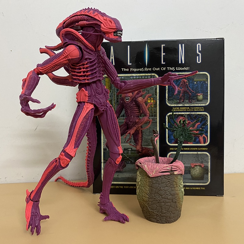 Figurka - Vetelec Alien 20cm  - 999 K
